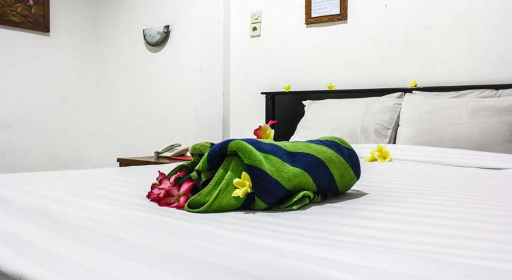 Hotel Puri Tanah Lot Kuta Lombok Eksteriør billede