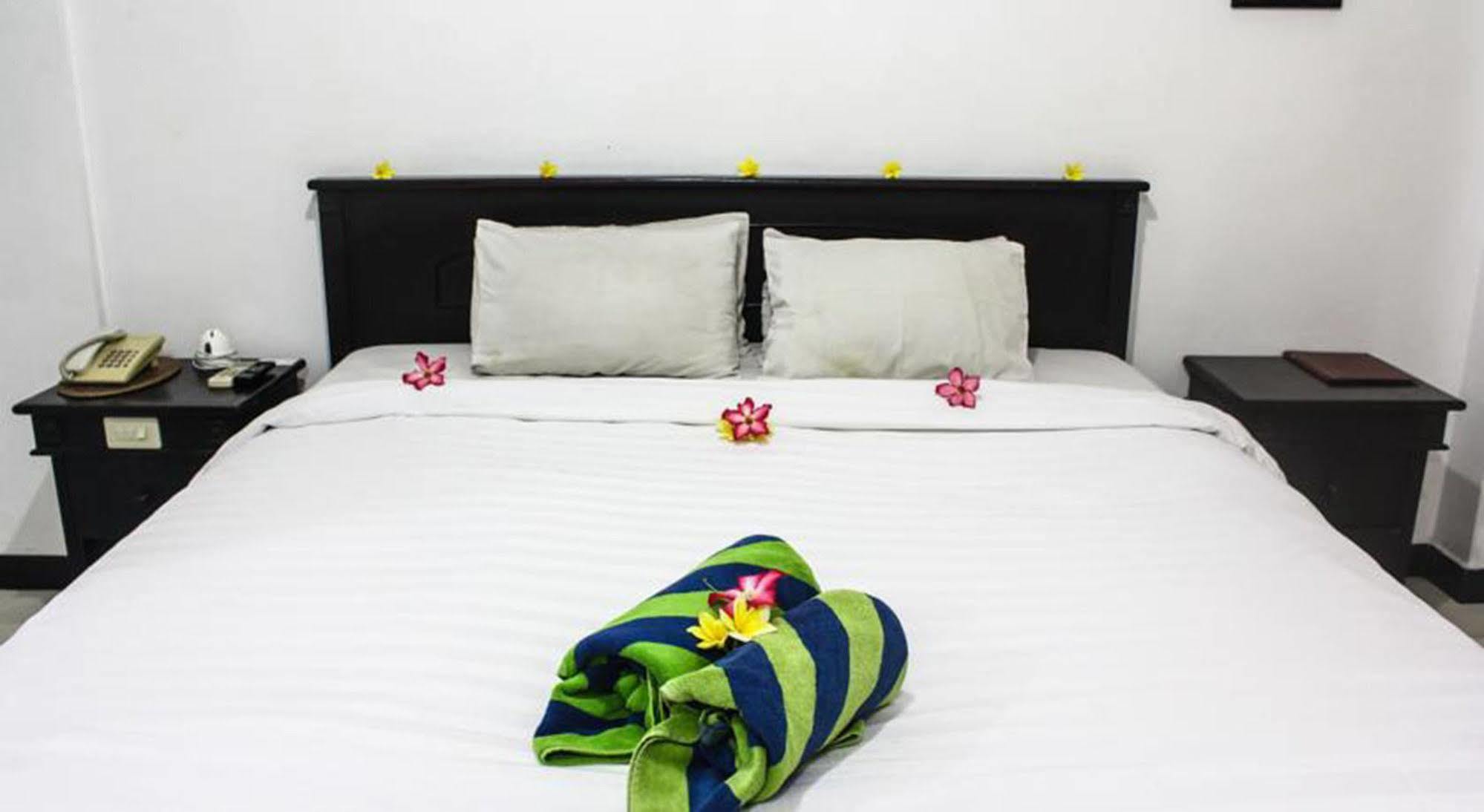 Hotel Puri Tanah Lot Kuta Lombok Eksteriør billede